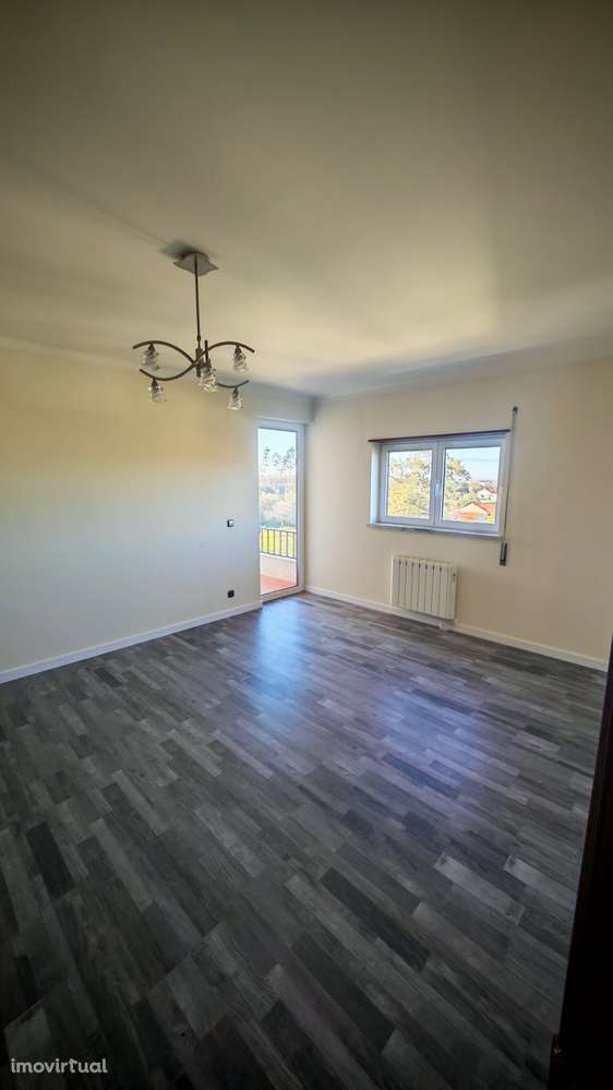 Apartamento T3 para arrendamento – Espaçoso, com garagem e sótão - Grande imagem: 3/18