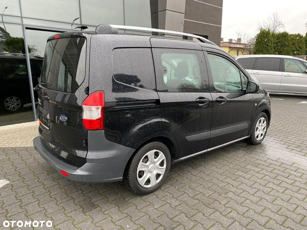 Ford Transit Courier - 4