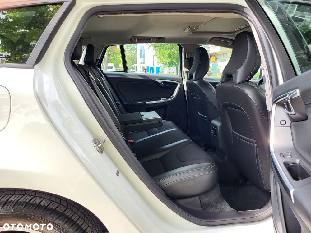 Volvo V60 T5 Geartronic Momentum - 29