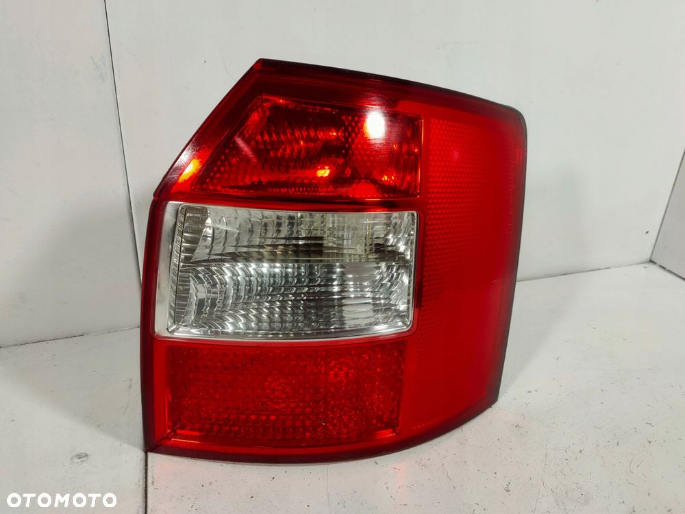 lampa prawa tył audi a4 b6 kombi ładna - 2