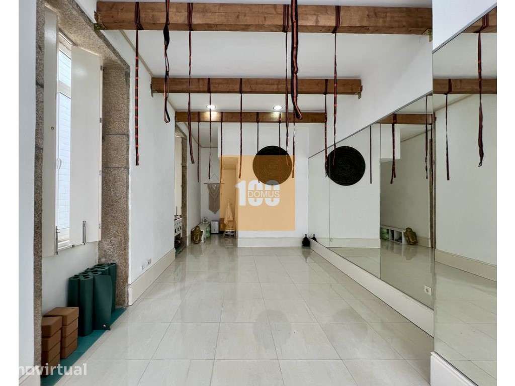Espaço comercial na Rua do Heroísmo - Grande imagem: 2/15