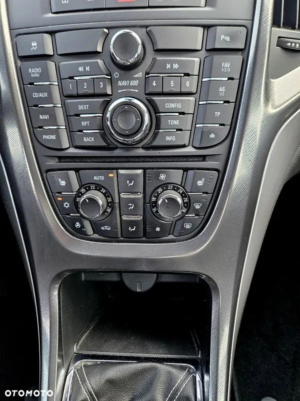 Opel Astra IV 1.4 T Cosmo - 17