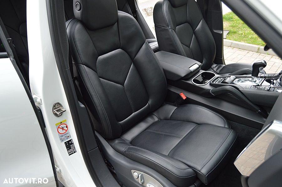 Porsche Cayenne - 26