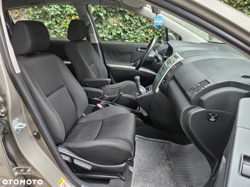 Toyota Corolla Verso - 12