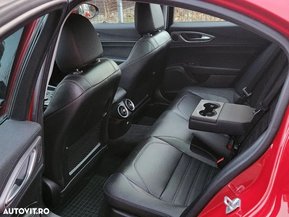 Alfa Romeo Giulia 2.0 Turbo AWD AT8 Veloce - 7