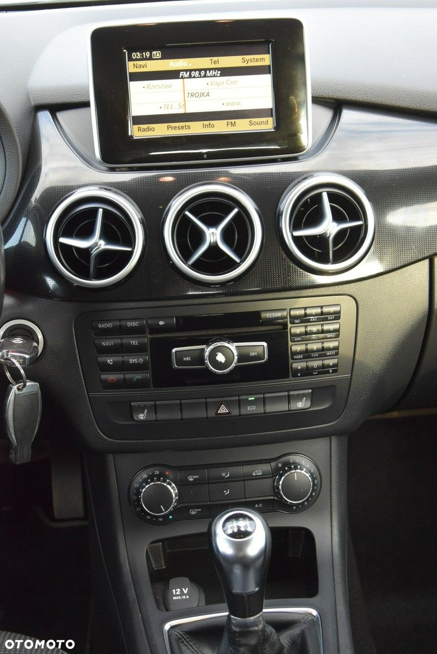 Mercedes-Benz Klasa B 180 Edition - 25