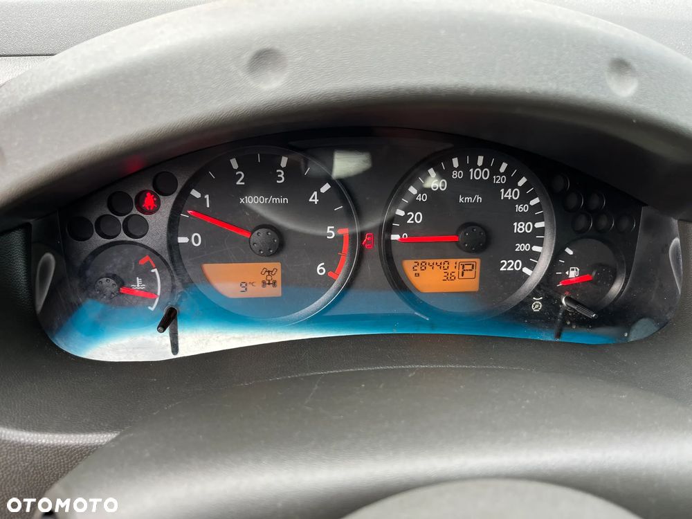 Nissan Navara 2.5 D Platinum - 13