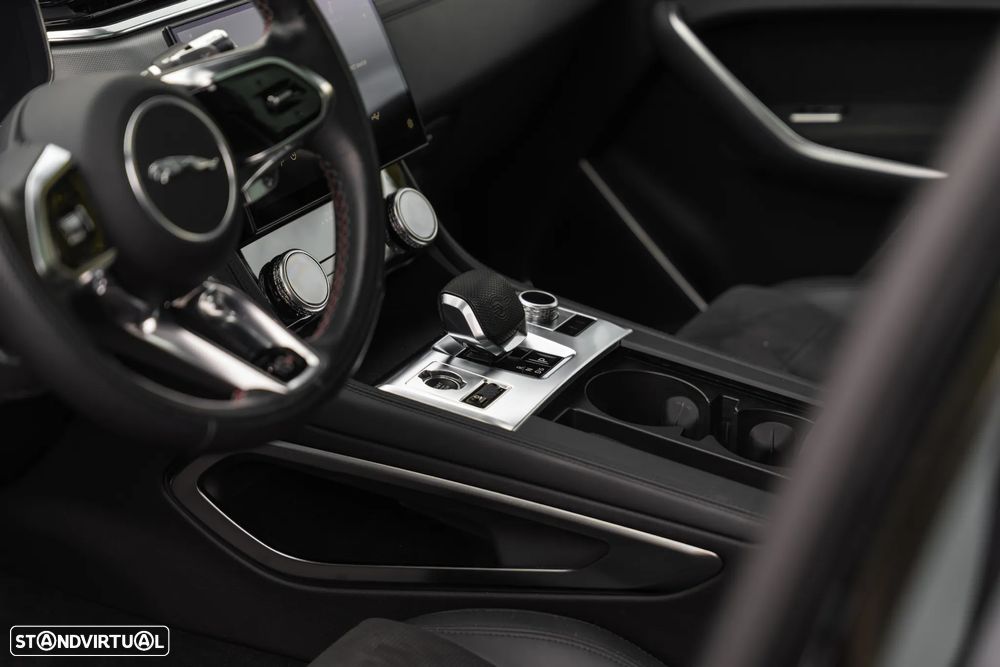 Jaguar F-Pace 5.0 V8 AWD SVR - 23