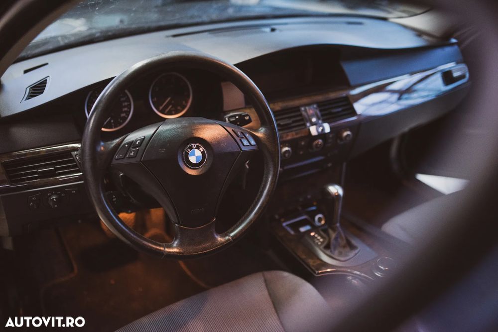 BMW Seria 5 520iA - 7