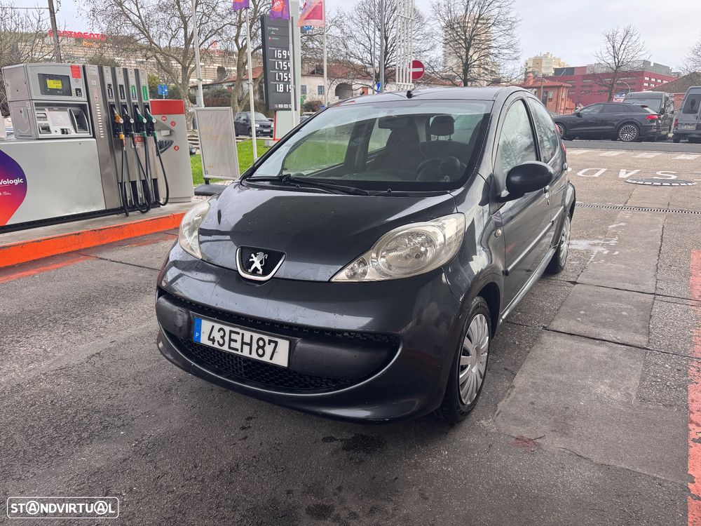 Peugeot 107 1.0 Trendy 2 Tronic - 1