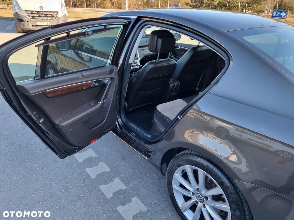 Volkswagen Passat 2.0 TDI Highline - 12
