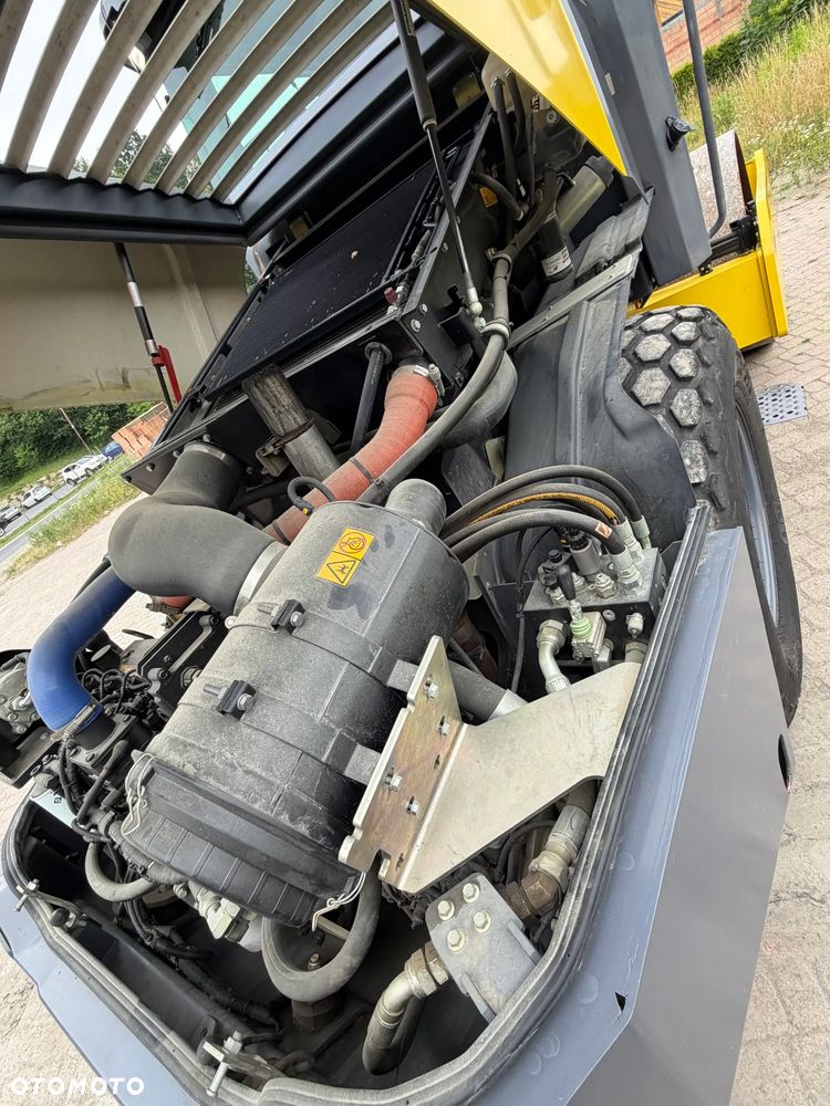 Dynapac Atlas Copco CA1500 D Walec Drogowy Terenowy Guma-Stal. 9 ton. Import Norwegia 2015rok. Maszyna w pięknym stanie! Wentylacja Klima. Serwisy w Dekra AKTUALNE 2026r. Zero zniszczeń IGŁA Po serwisach eksploatacyjnych w Norwegii. Walec z Upadłości od pierwszego właściciela. Obrotowy fotel wraz ze sterowaniem. Dokumenty Dekra! Silnik Cummins 110Km. Nagłośnienie radio! Usb. Zero luzów i wycieków! Niski Przebieg 200mtg. Oryginał! Wielka Okazja - 17