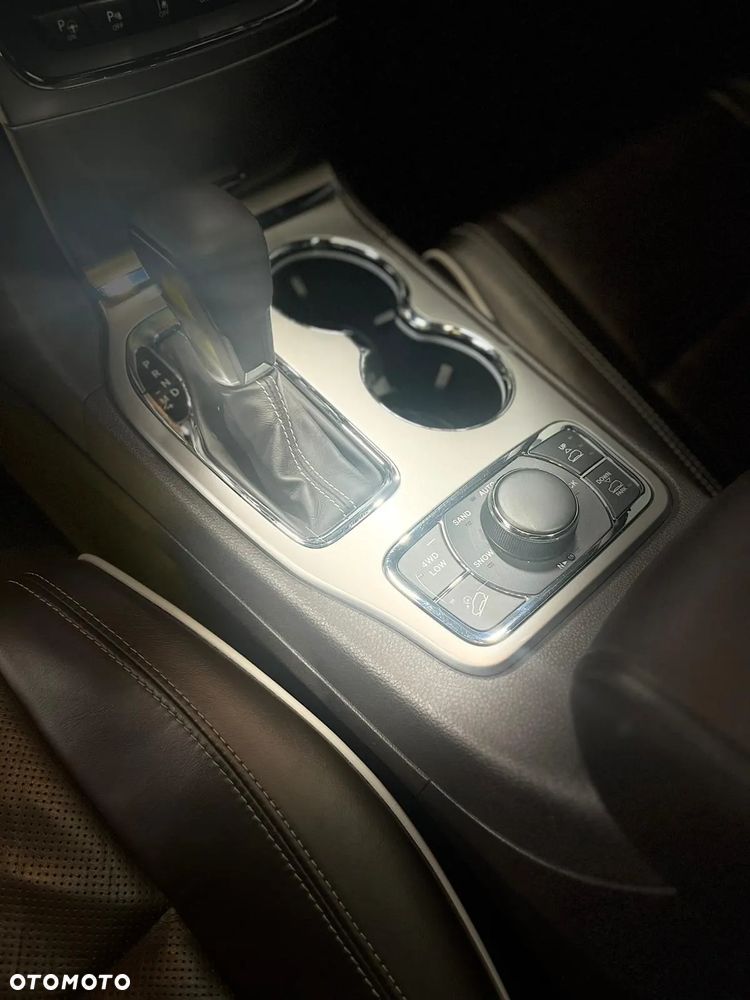 Jeep Grand Cherokee 5.7 V8 HEMI Overland - 22