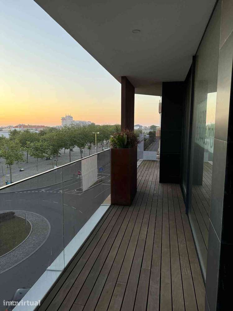 Apartamento T3 com 3 casas de banho no centro de Espinho - Grande imagem: 4/35