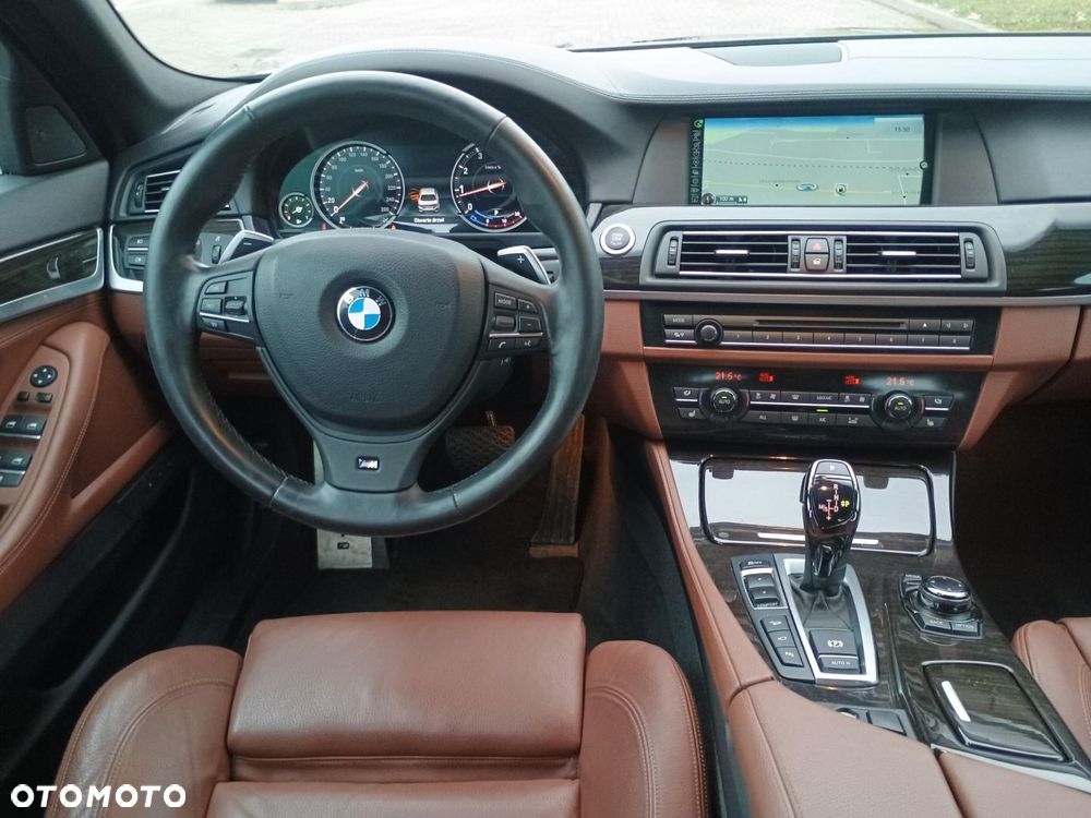 BMW Seria 5 550i xDrive - 15