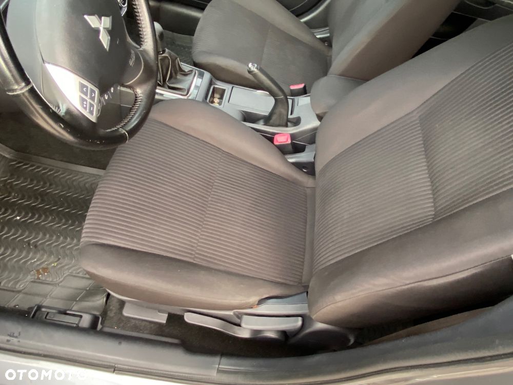 Mitsubishi Lancer - 10