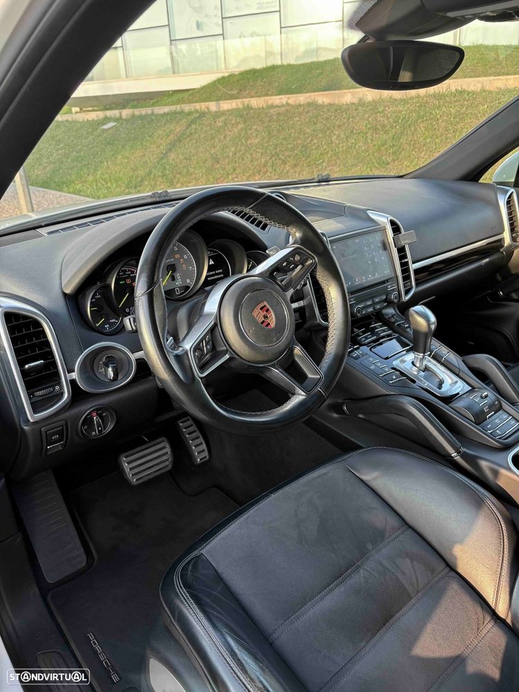 Porsche Cayenne S E-Hybrid - 8