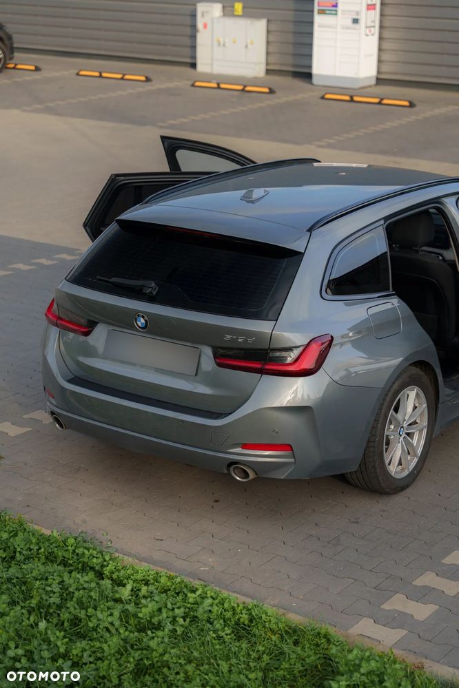 BMW Seria 3 318d MHEV - 16
