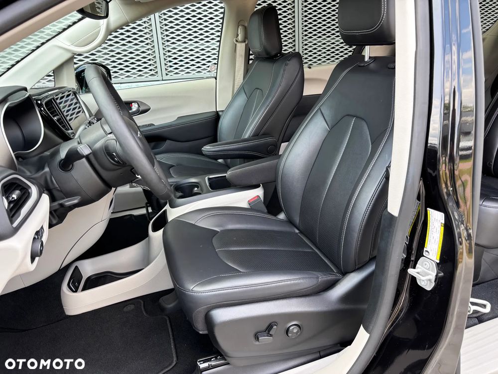 Chrysler Pacifica - 18