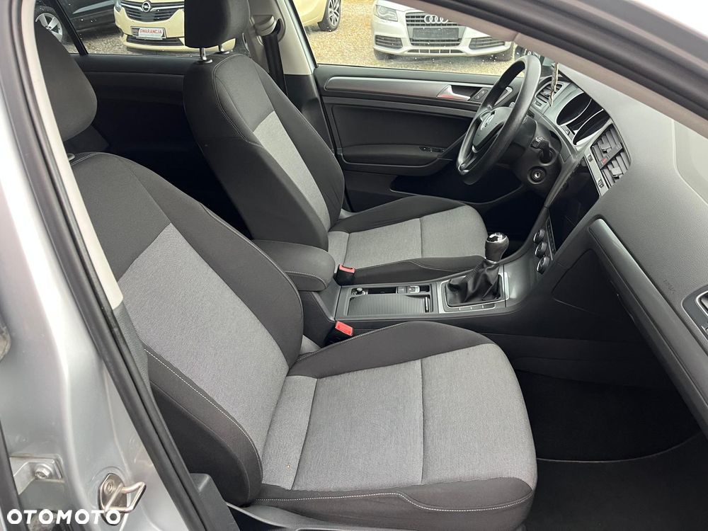 Volkswagen Golf 1.6 TDI DPF BlueMotion - 14