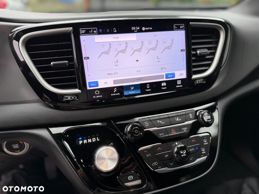 Chrysler Pacifica - 16