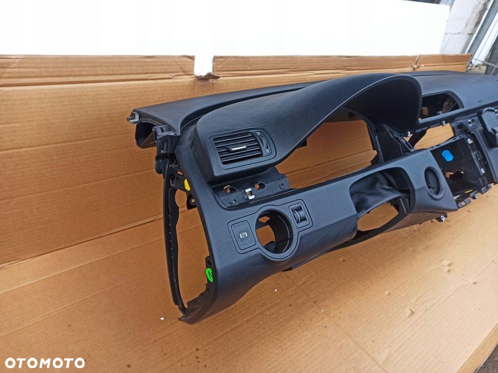 Deska rozdzielcza kokpit konsola VW PASSAT B6 B7 CC Europa - 9