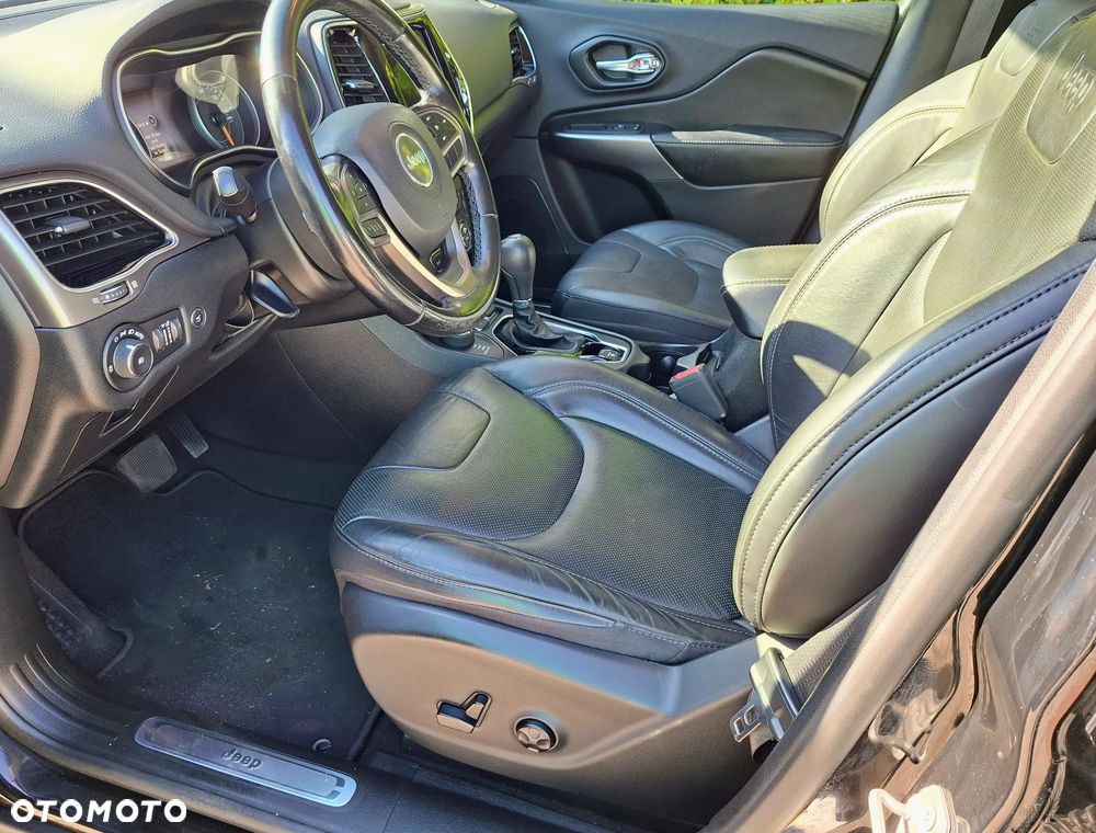 Jeep Cherokee - 16