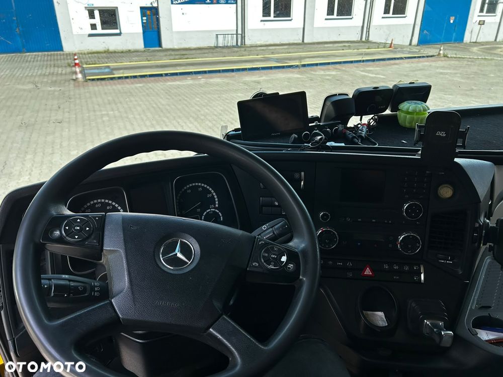 Mercedes-Benz Actros - 7