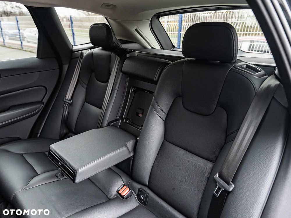 Volvo XC 60 B4 D Plus Bright - 27