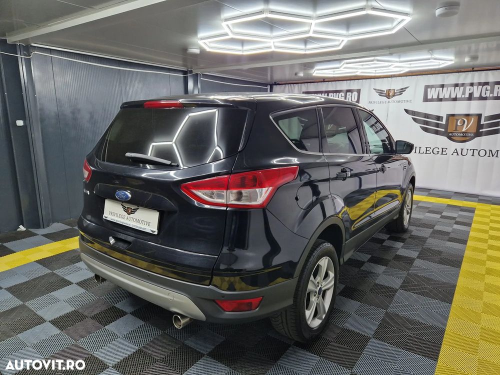 Ford Kuga 2.0 TDCi Powershift 4WD Trend - 4