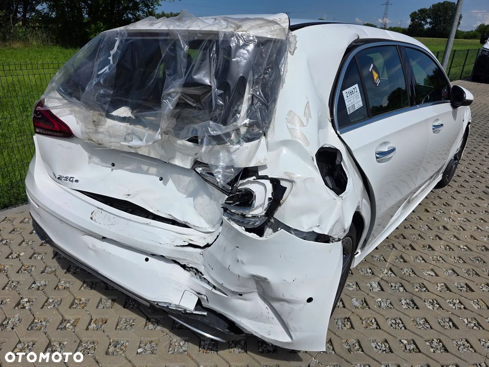 Mercedes-Benz Klasa A ver-250-e-phev-amg-line-8g--dct - 17