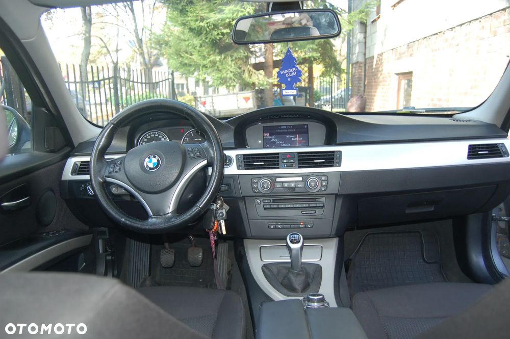 BMW Seria 3 320i - 9