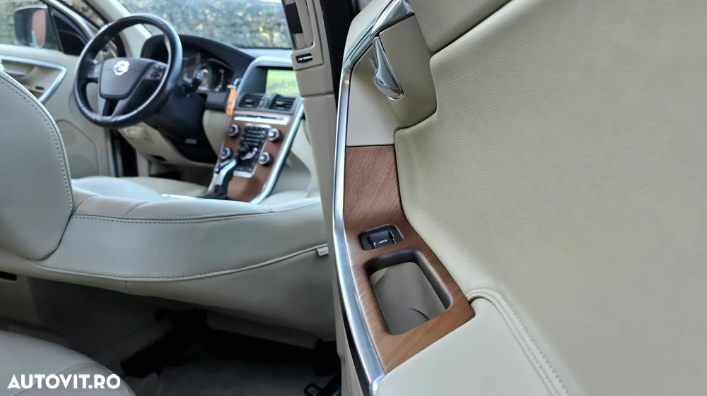 Volvo XC 60 D4 AWD Geartronic Kinetic - 8