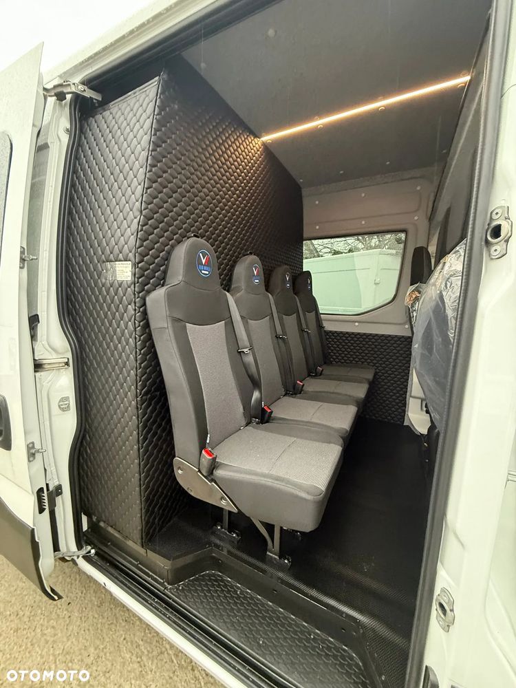 Maxus Deliver 9 - 35