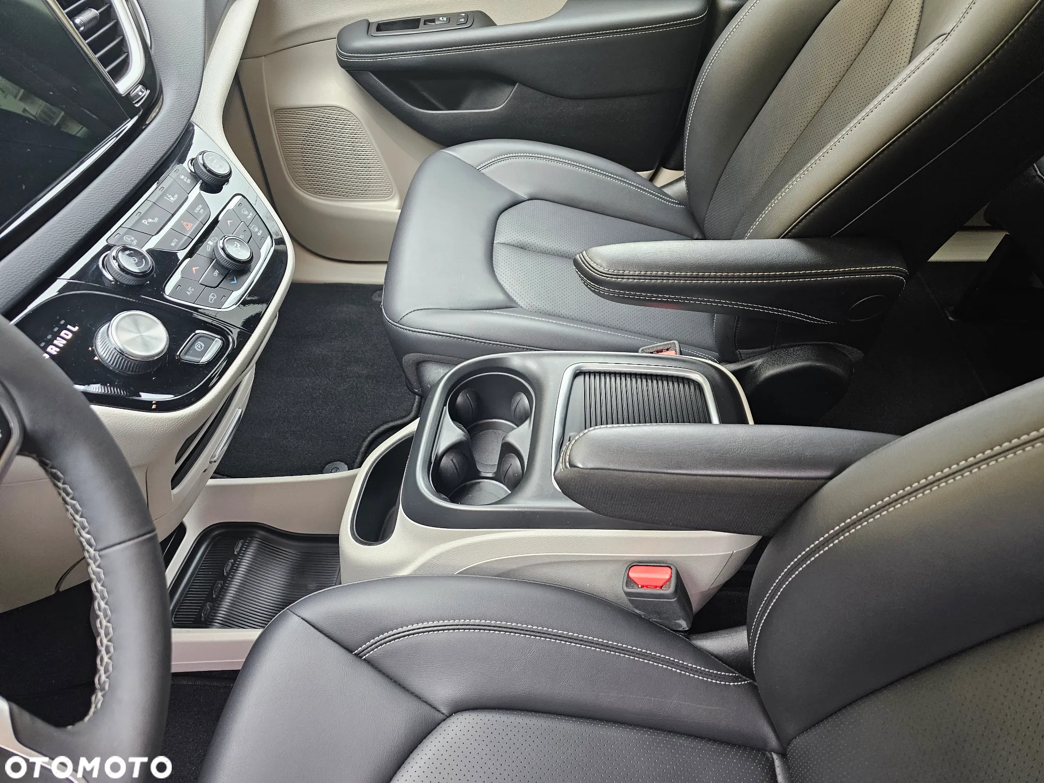 Chrysler Pacifica - 8
