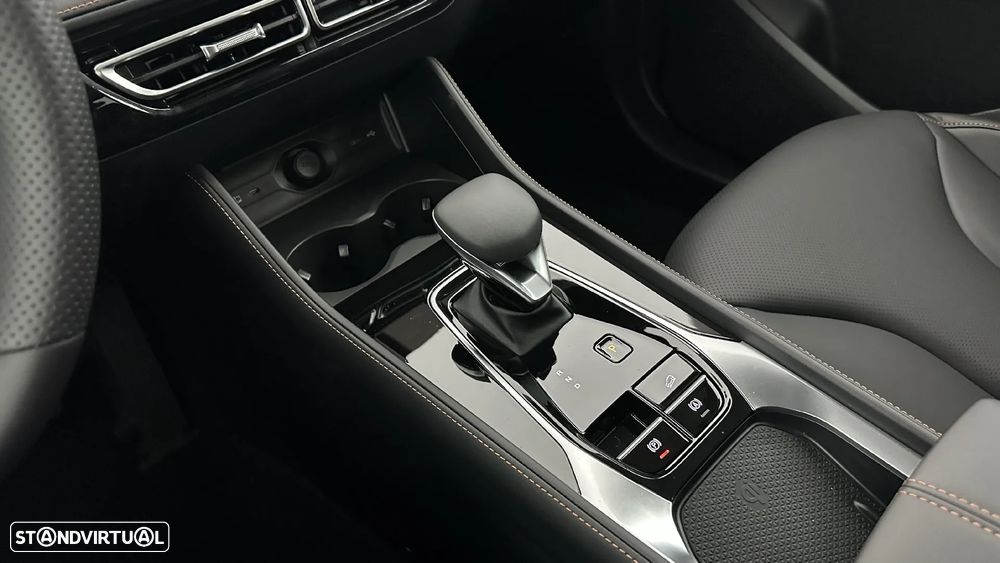 MG HS 1.5 T Luxury AT - 14