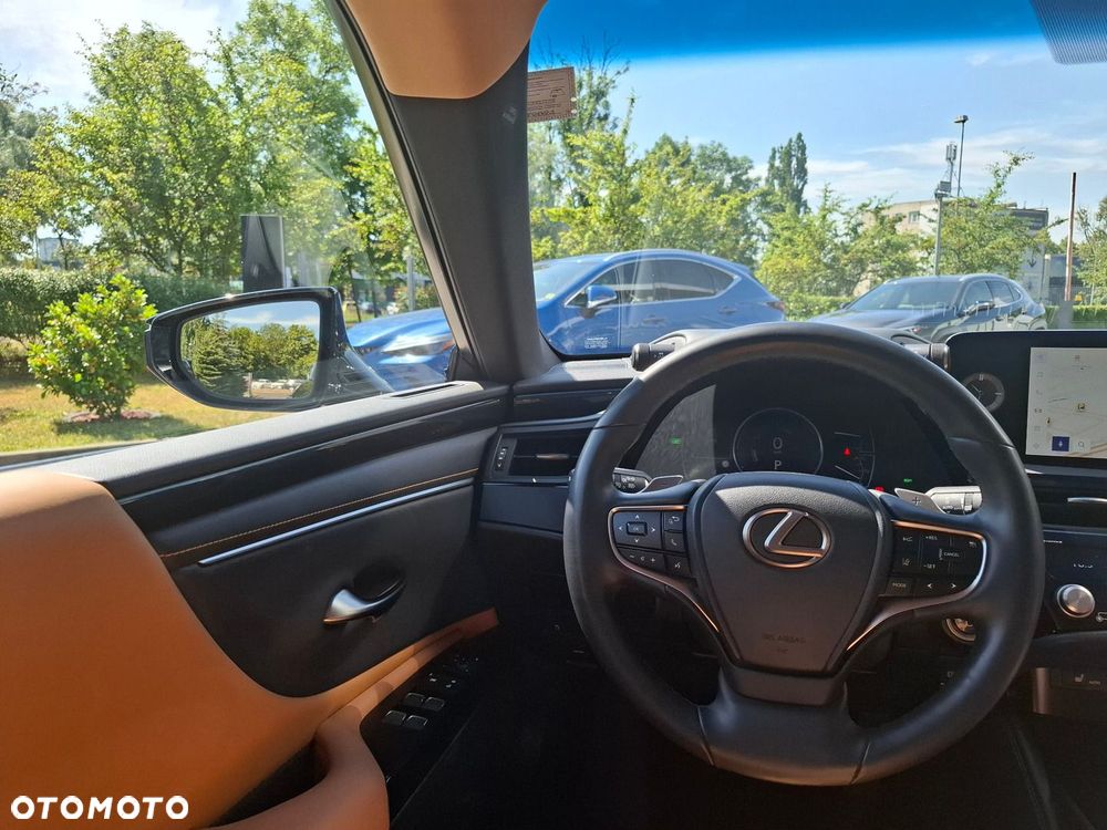 Lexus ES 300h Business Edition - 28
