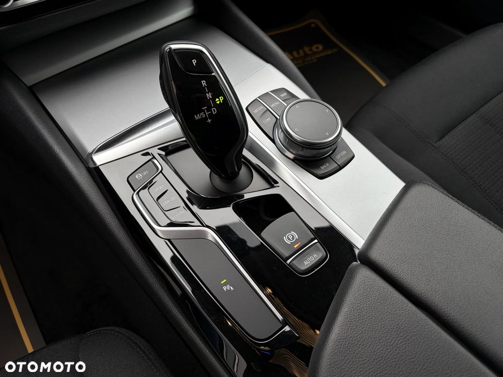 BMW Seria 5 520d - 31