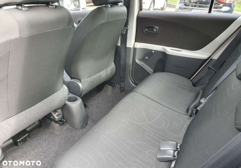 Toyota Yaris - 10