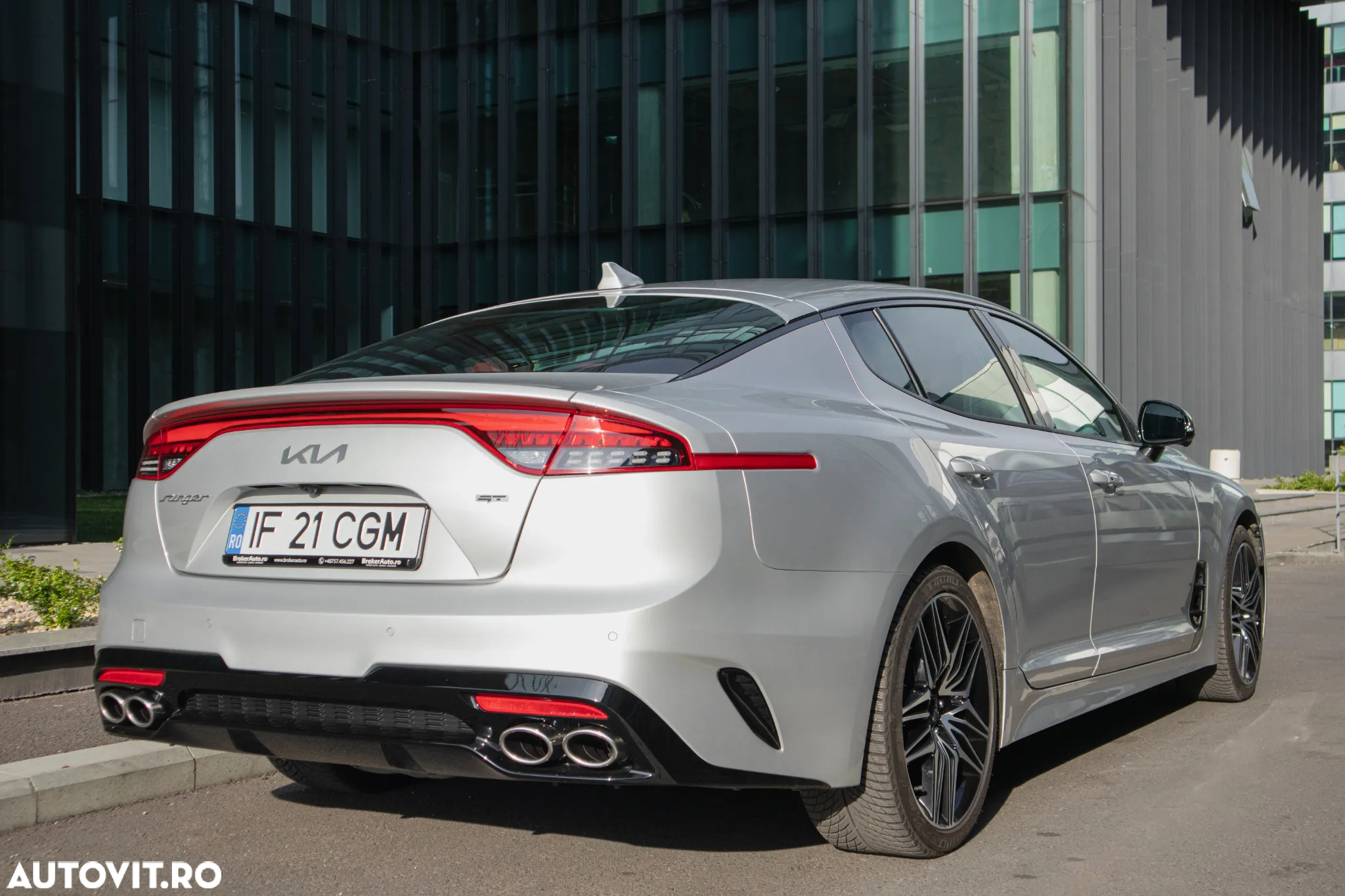 Kia Stinger 3.3 T-GDI 8AT AWD GT - 4
