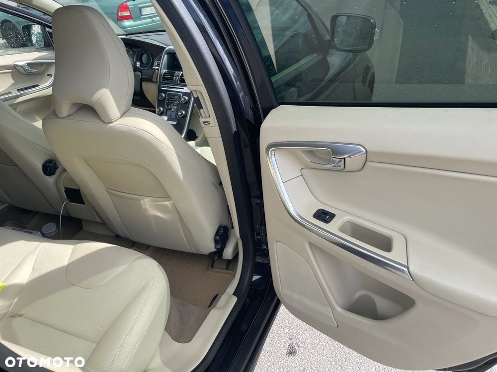 Volvo XC 60 D3 Momentum - 9