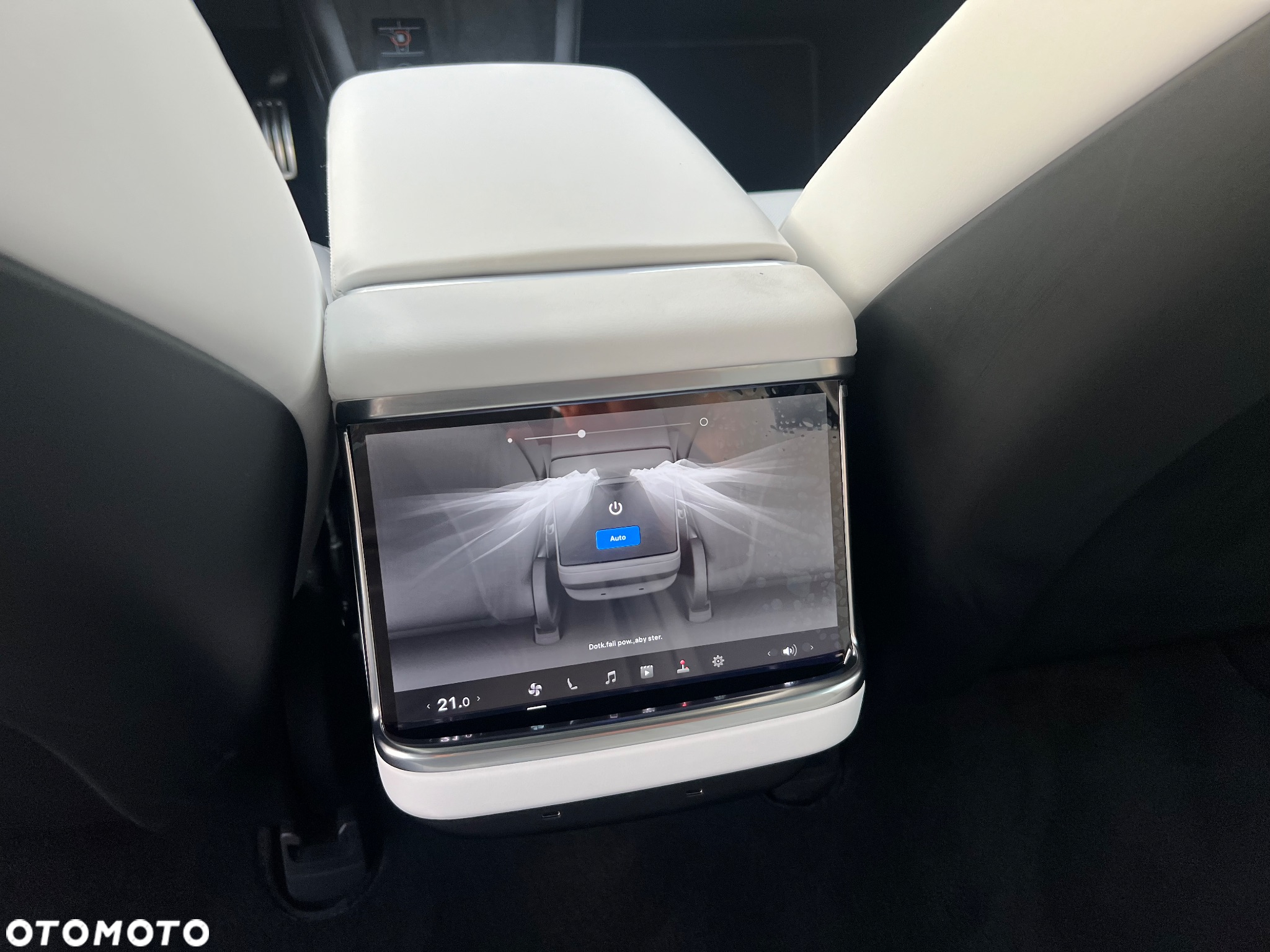 Tesla Model S - 12