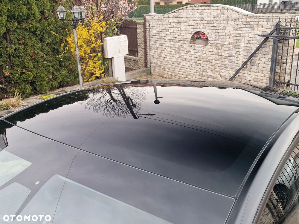 Tesla Model Y Long Range AWD - 14