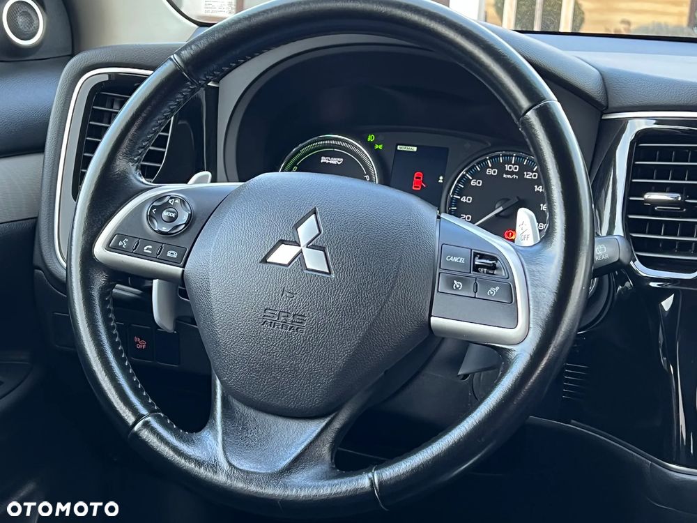 Mitsubishi Outlander 2.0 4WD Plus - 24