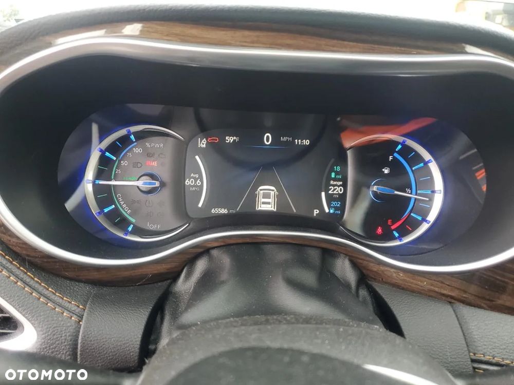 Chrysler Pacifica - 11