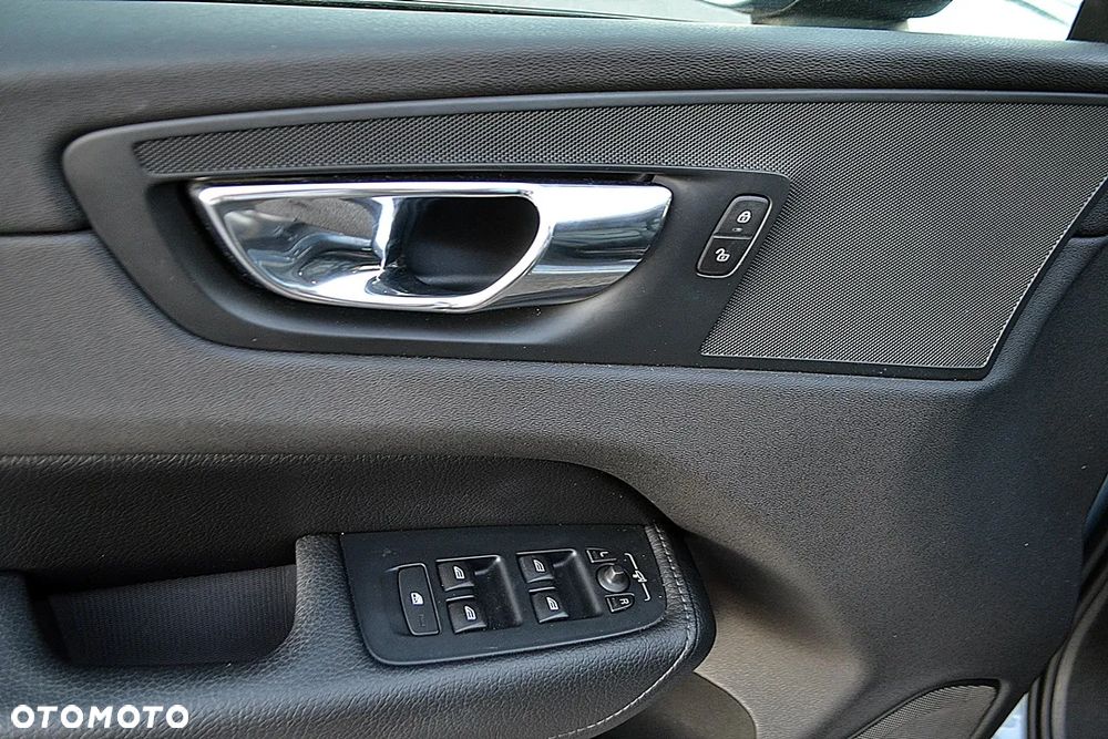 Volvo XC 60 D4 AWD Geartronic Momentum - 11