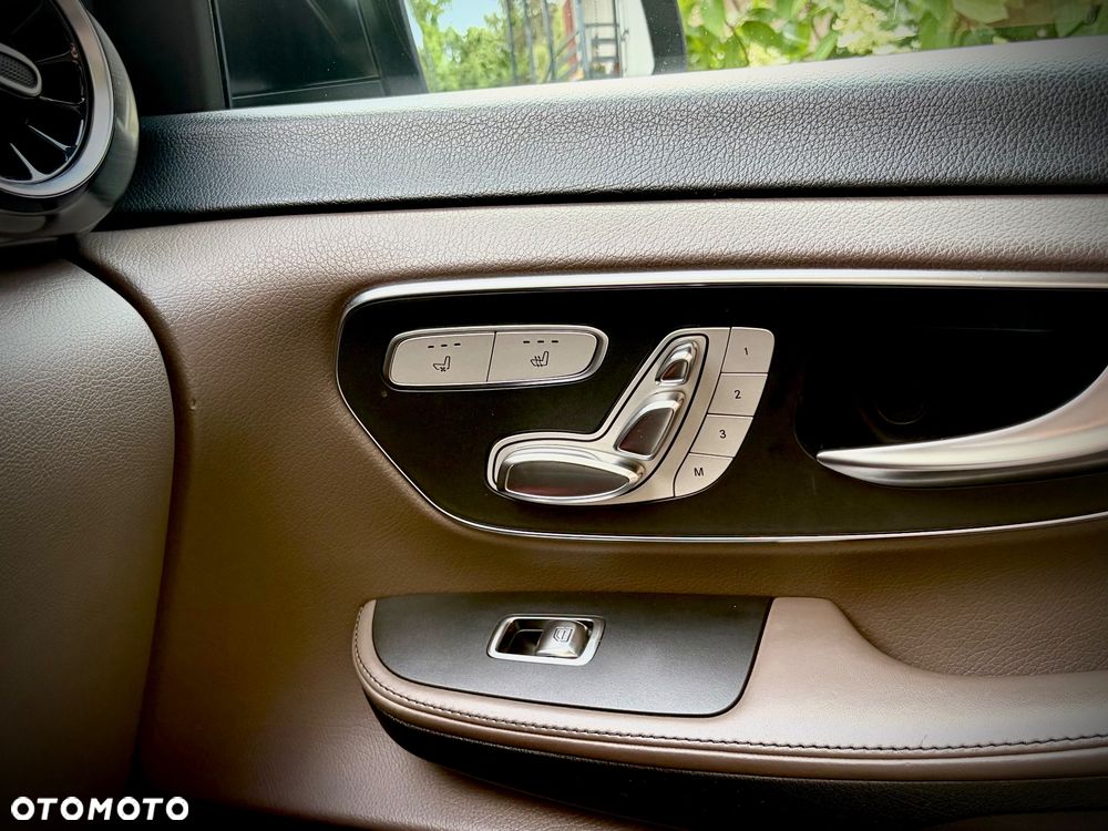 Mercedes-Benz Klasa V 300 d 4-Matic Exclusive 9G-Tronic (d³ugi) - 13