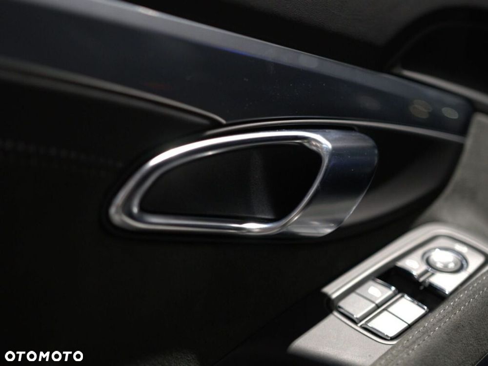 Porsche 718 Cayman - 30