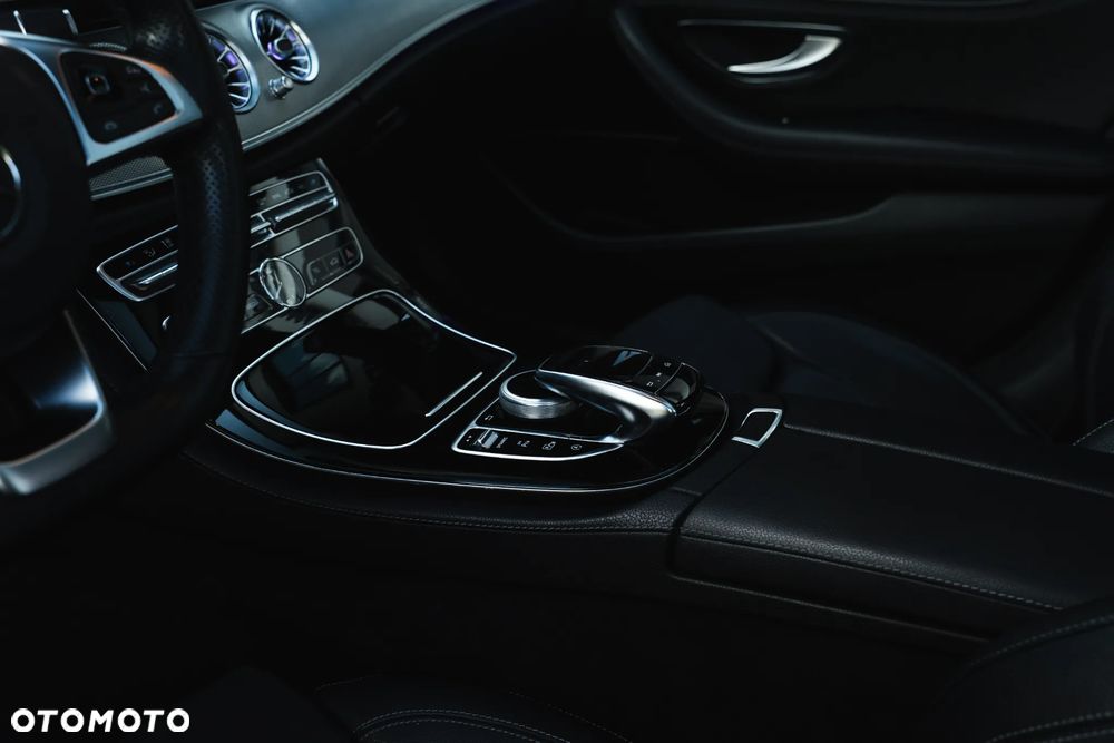 Mercedes-Benz Klasa E 220 d 4-Matic 9G-TRONIC - 14