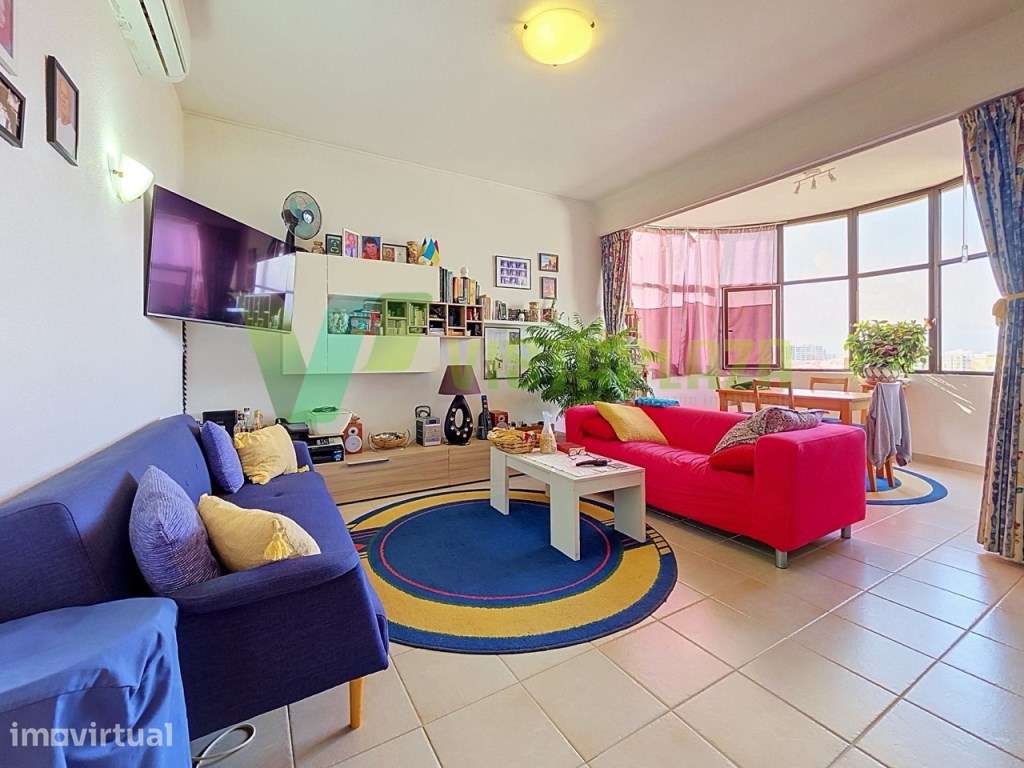 Apartamento T1 com lugar de garagem e piscina na Praia da Rocha - Grande imagem: 2/26